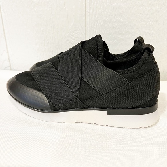 J Slides Black Pull On Sneakers Size 6 - Picture 1 of 2